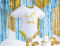 Preview: XL Folienballon Figur - weiß, goldener Babystrampler - ø 51cm